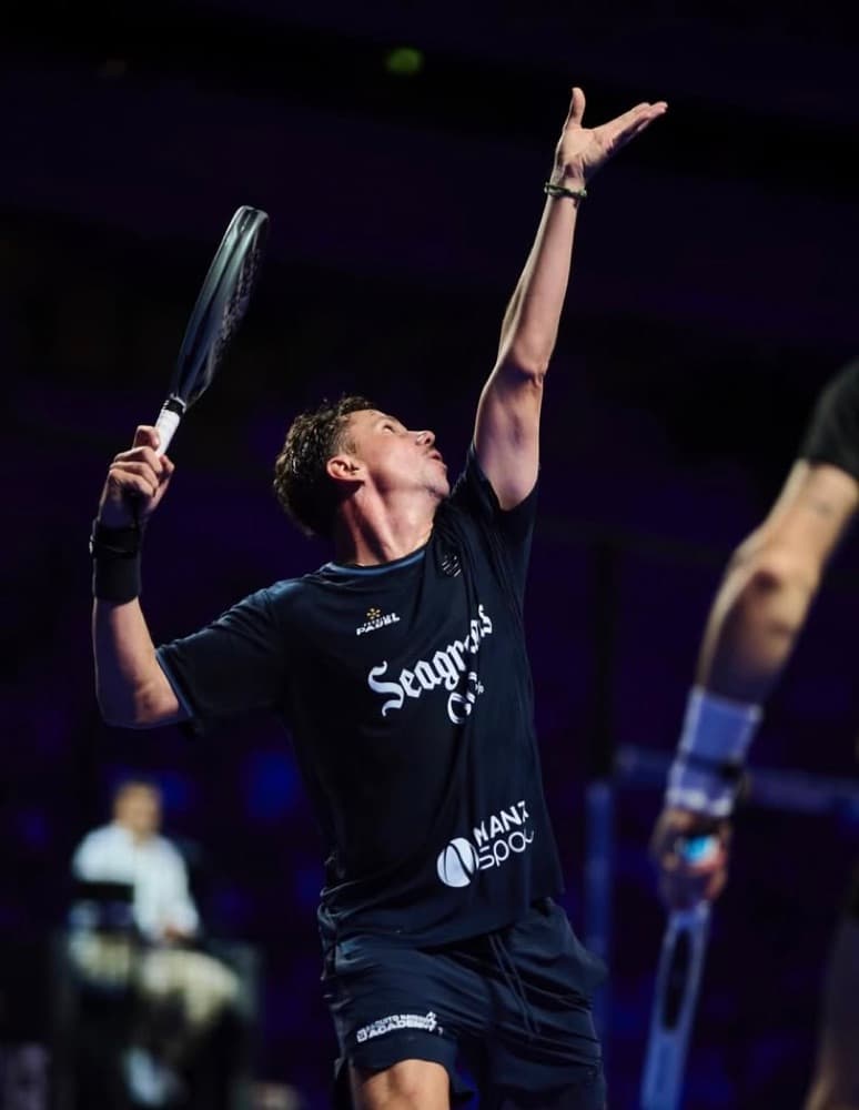 Paquito Navarro au smash